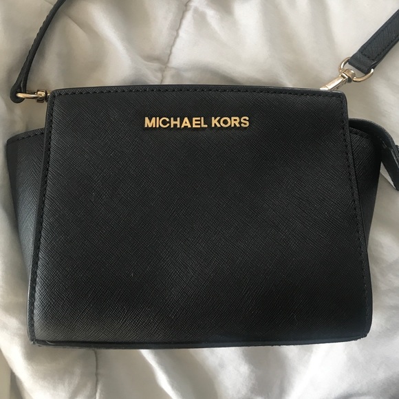 Michael Kors Handbags - Michael Kors Crossbody